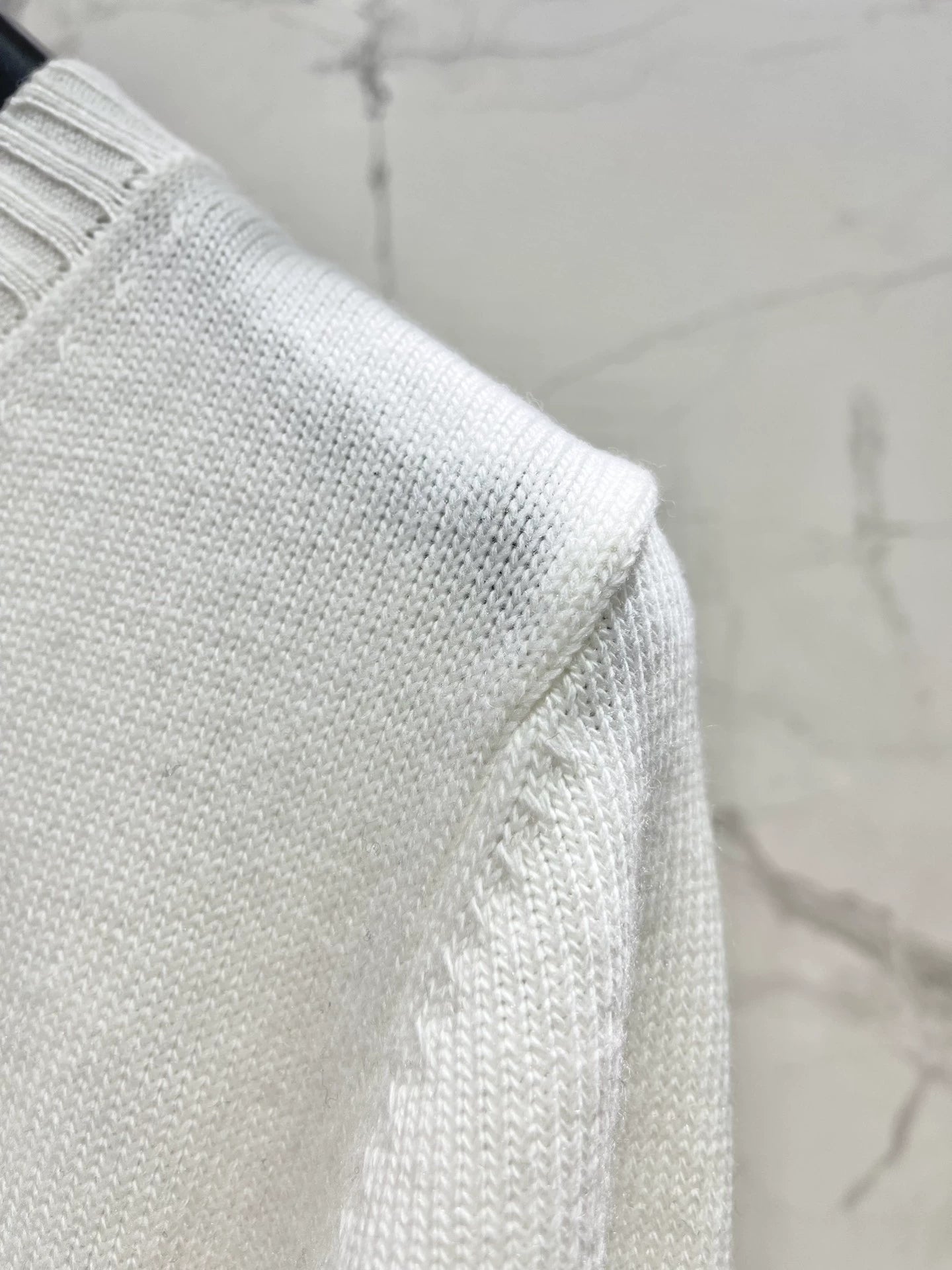 D 25 New letter-print cashmere and wool sweater.