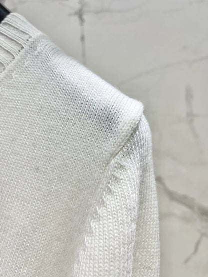 D 25 New letter-print cashmere and wool sweater.