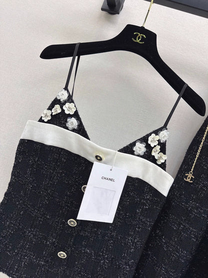 C New Spring/Summer 3D Flower Embellished Camisole with Waist Chain, High-Waisted Skirt