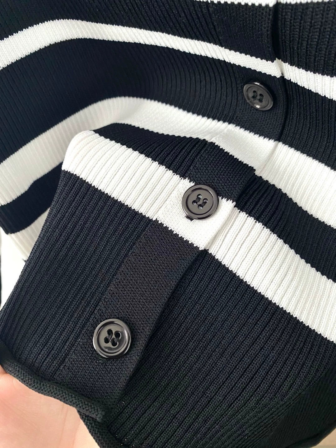 C 25 new striped round neck long sleeve knitted cardigan