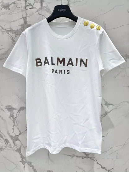 BA 25 Neues bedrucktes T-Shirt mit Knopfverzierung