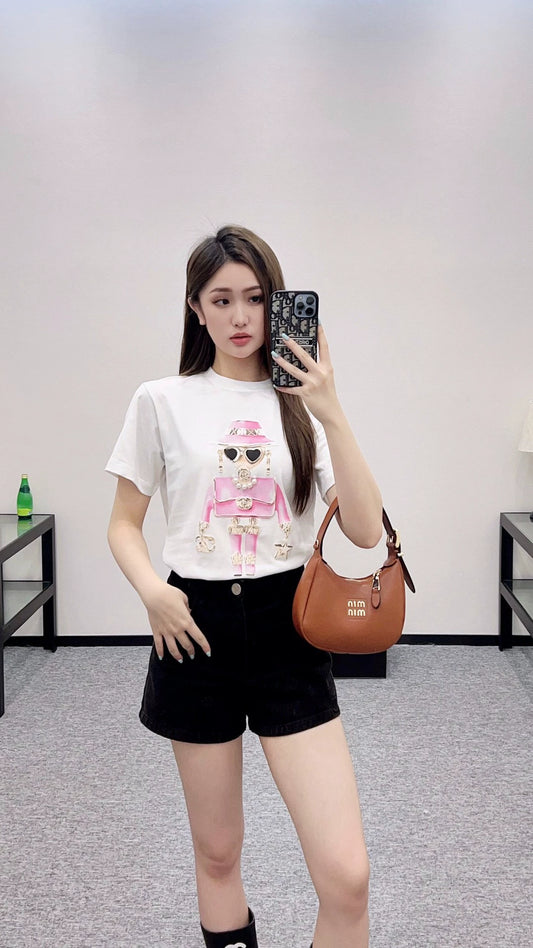 C 25 Crew neck, bag and doll print, pearl T-shirt.