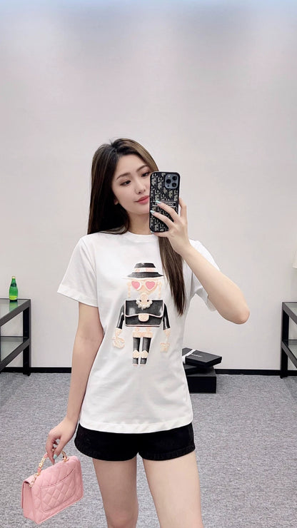 C 25 Crew neck, bag and doll print, pearl T-shirt.