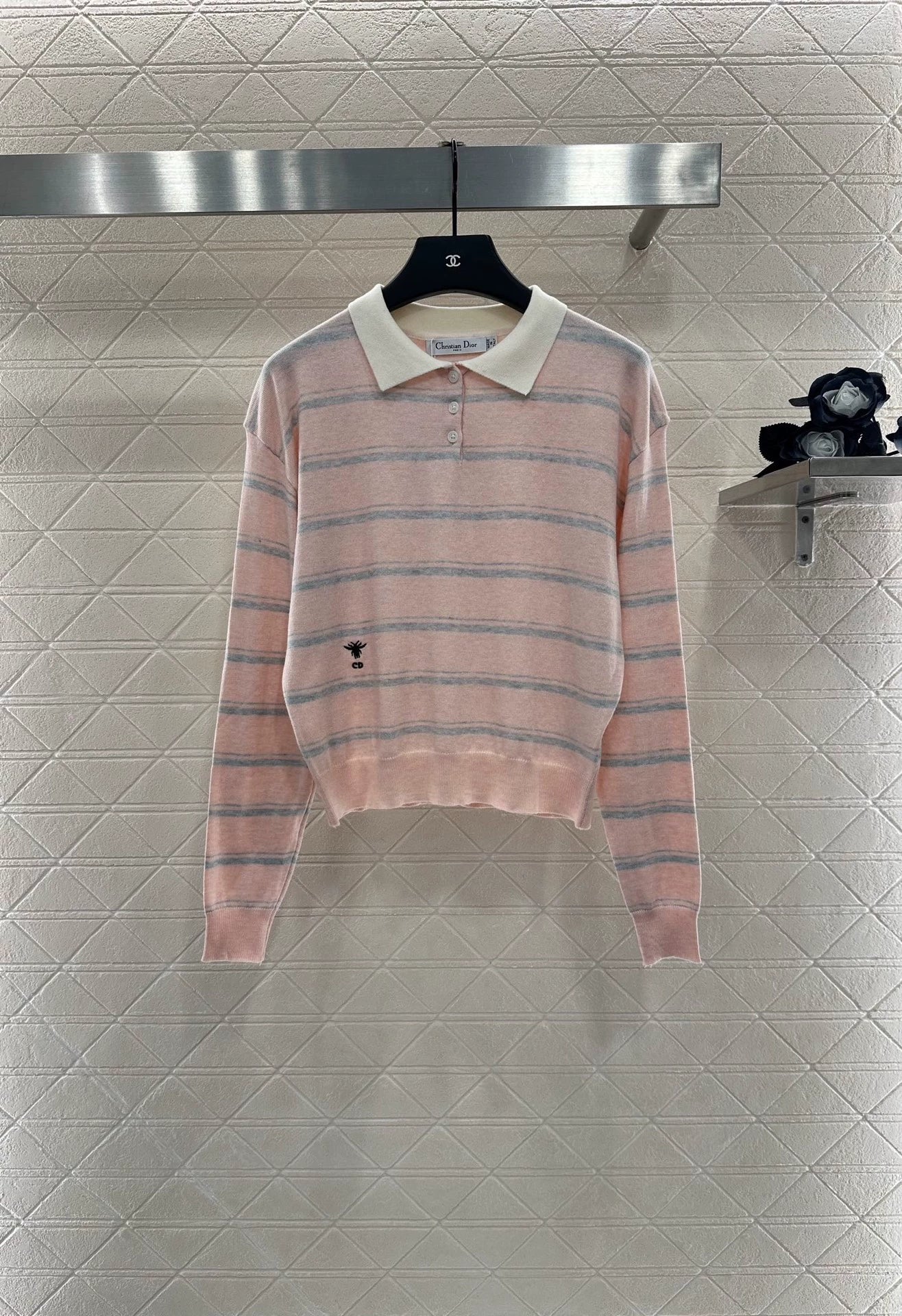 D 25 Lapel striped knit long-sleeved top.