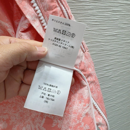 D 25 New Printed Bee Embroidery Buttoned Hooded Vest