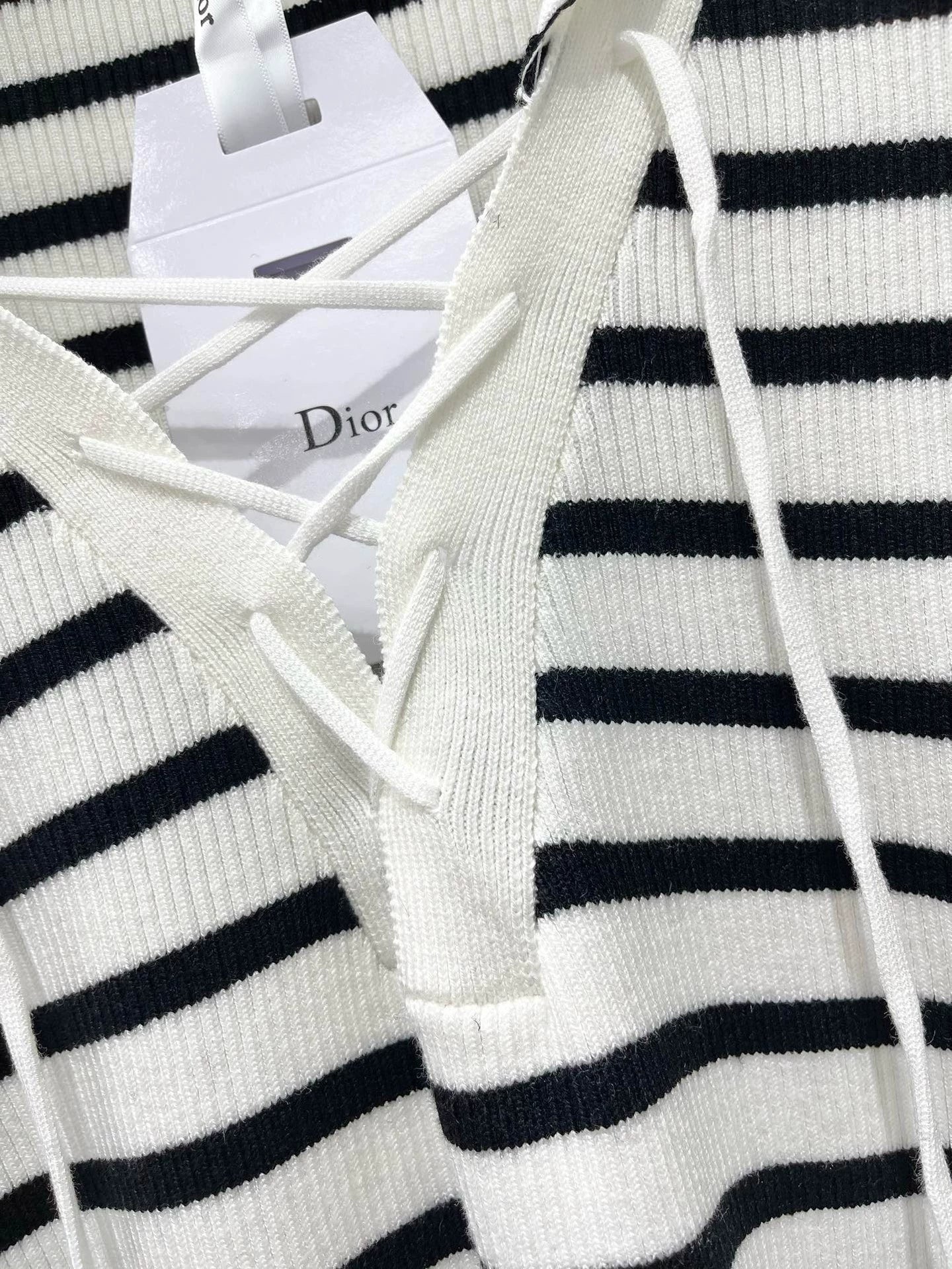 D 25 New Clashing Stripes Lapel Long Sleeve Knit Sweater