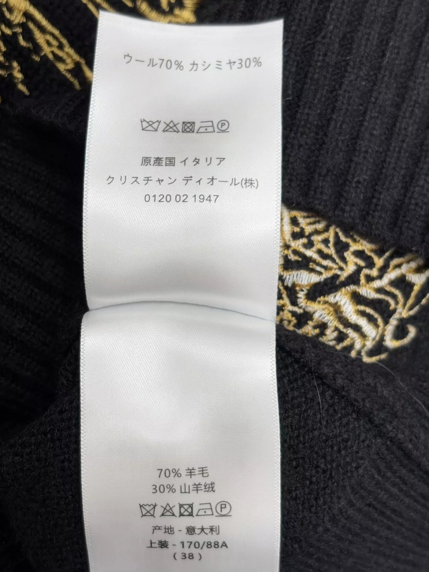 D 25 Gilded embroidered round neck long-sleeved knitted top