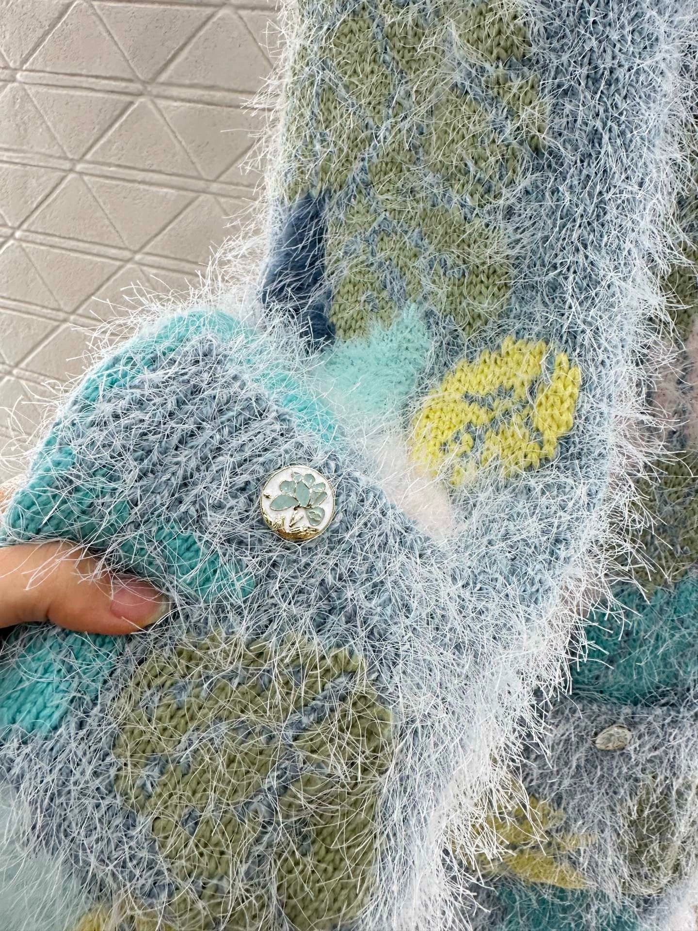 C 25 Mohair knitted scarf