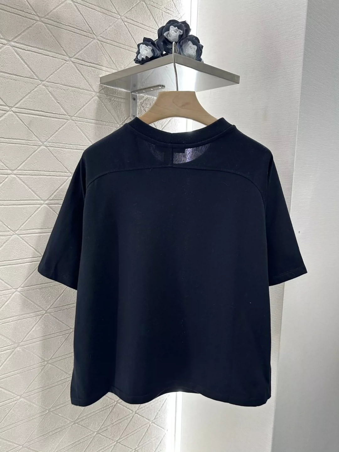 L 25 Frühling und Sommer neues Metalllogo Rundhals Kurzarm-T-Shirt 