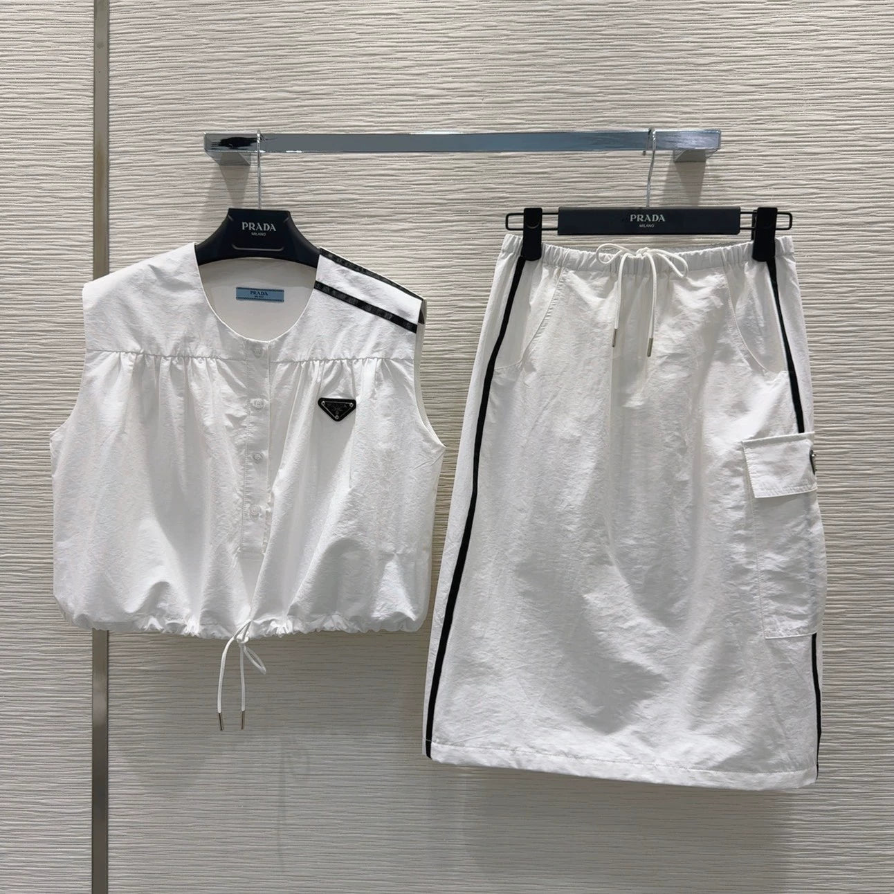 P 25 new triangle label straps sleeveless top half skirt set
