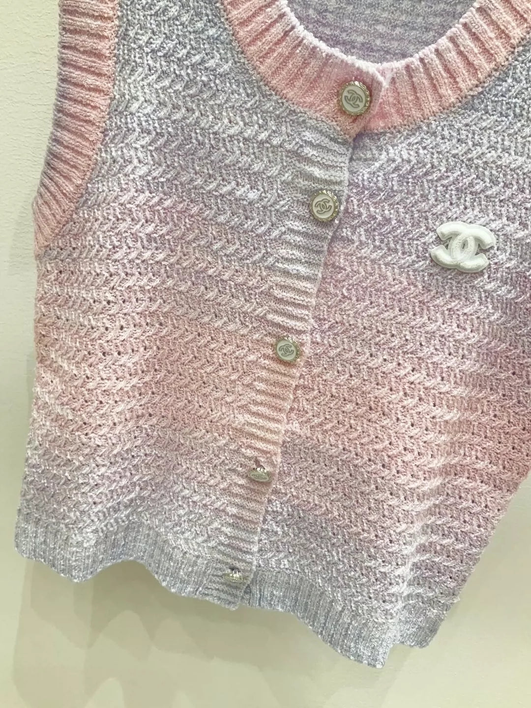 C 25 New gradient-colored dyed yarn knit vest