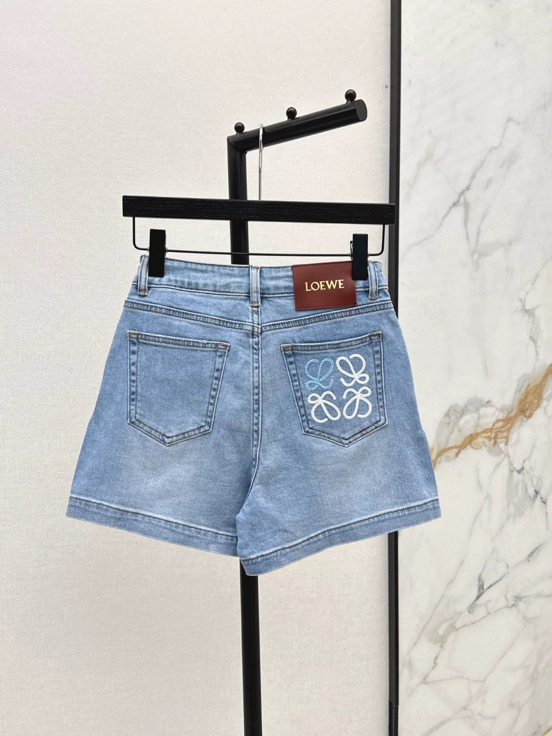 Lo 25 Latest Classic Monogrammed Leather Tag Embellished Denim Shorts ( Large Size )