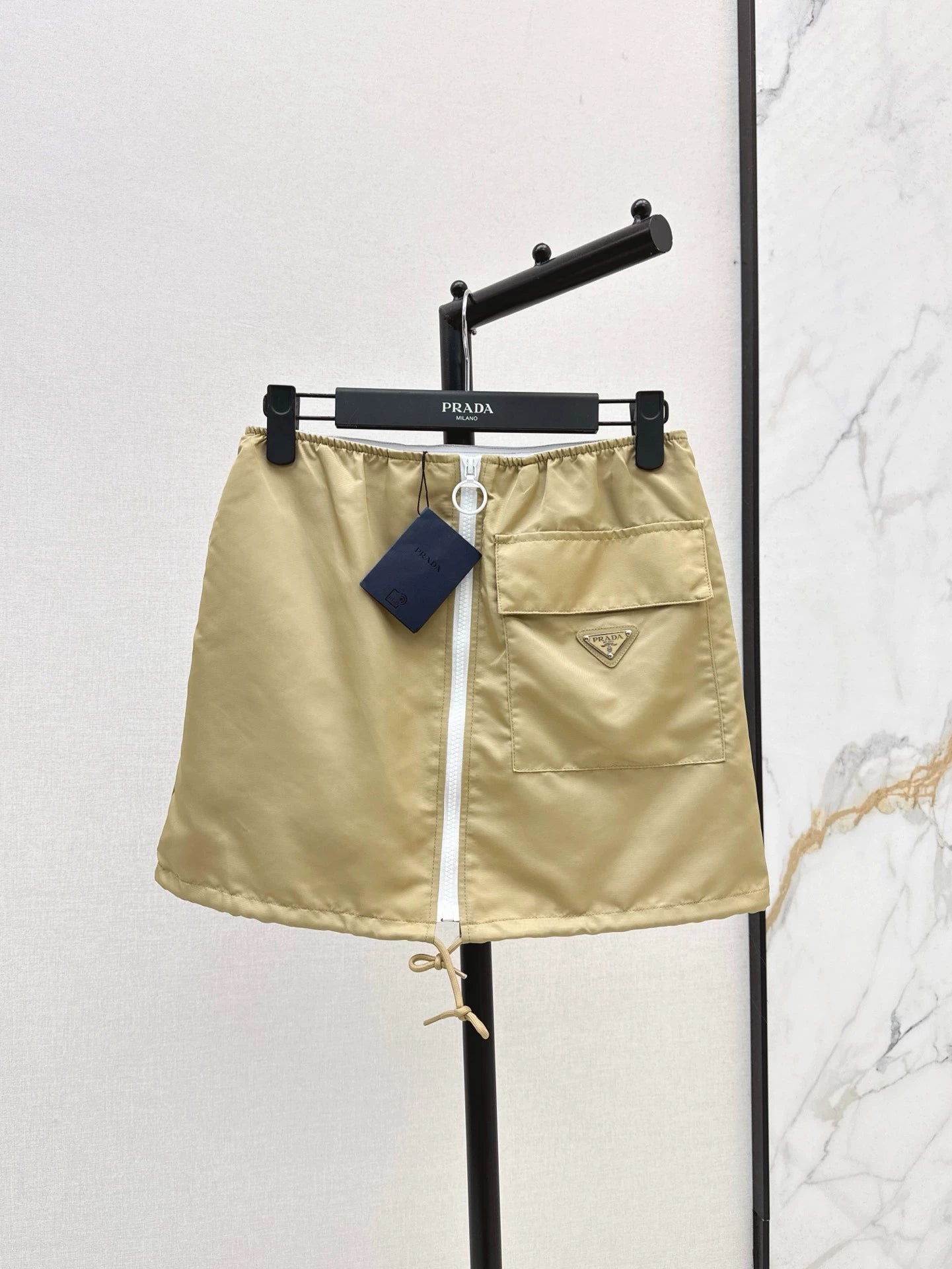 P 25 Nouvelle jupe mi-longue tendance printemps/été 