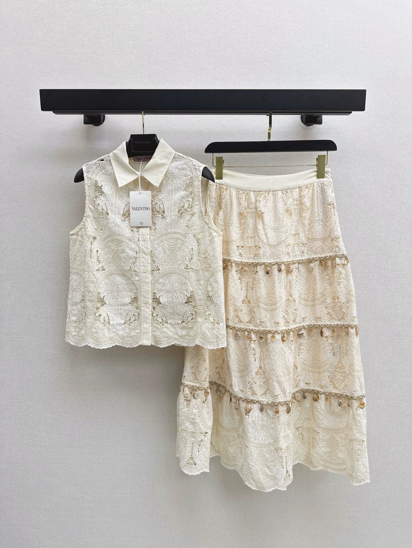 V 25 new water-soluble flower sleeveless top + lace decoration cake half-skirt vacation style set