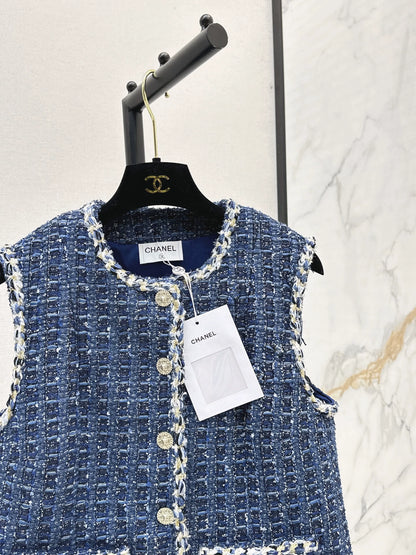 C 25 Model's sapphire blue tweed vest