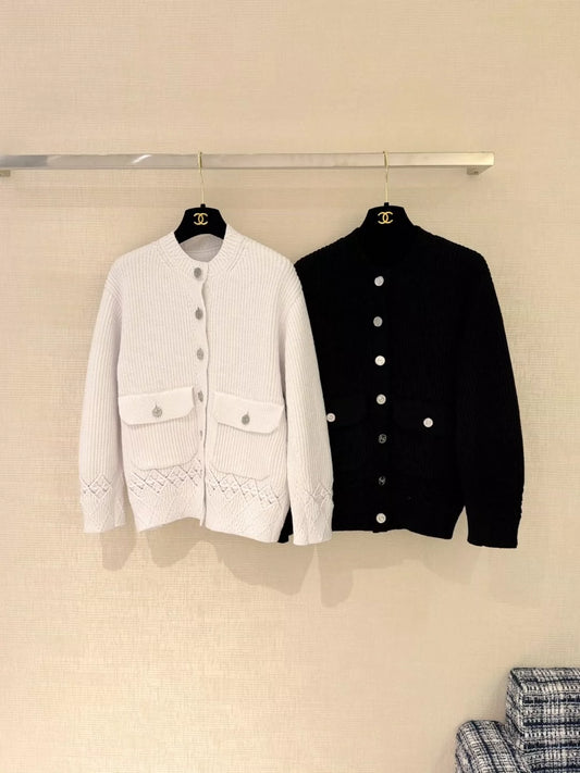 25 Early Autumn New Hollow Three-Dimensional Jacquard Double Pocket Round Neck Knitted Cardigan