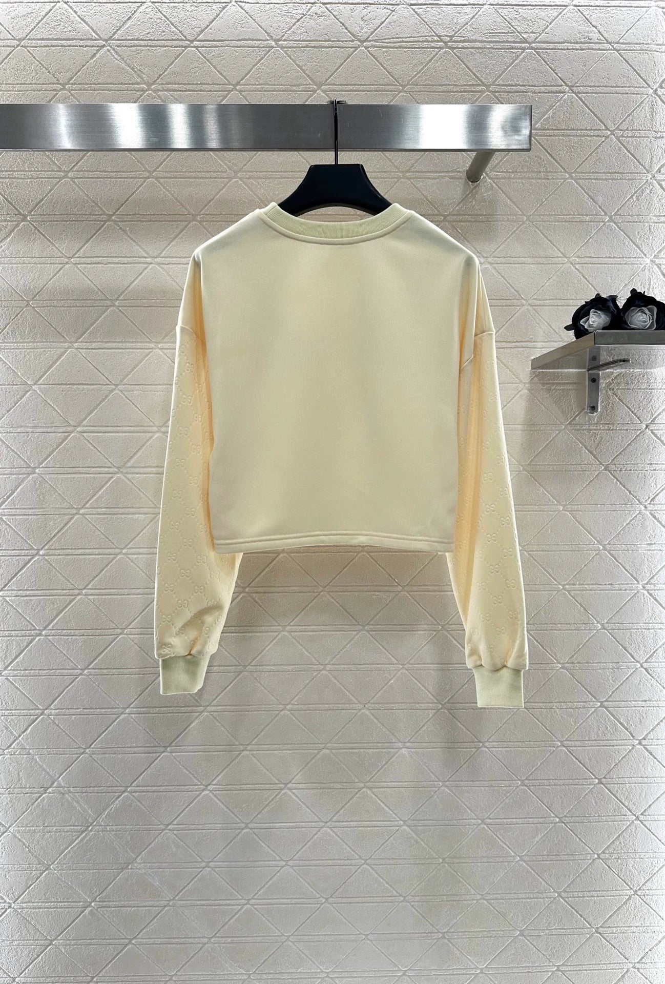 G 25 Round neck embroidered sweatshirt and trousers set