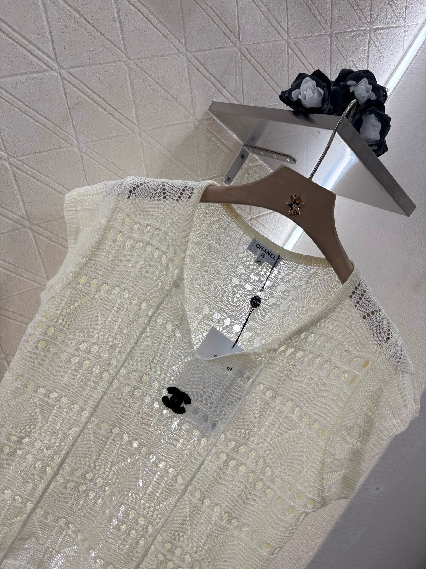 C 25 Neues Stricktop mit Schnürung und Cut-Outs 