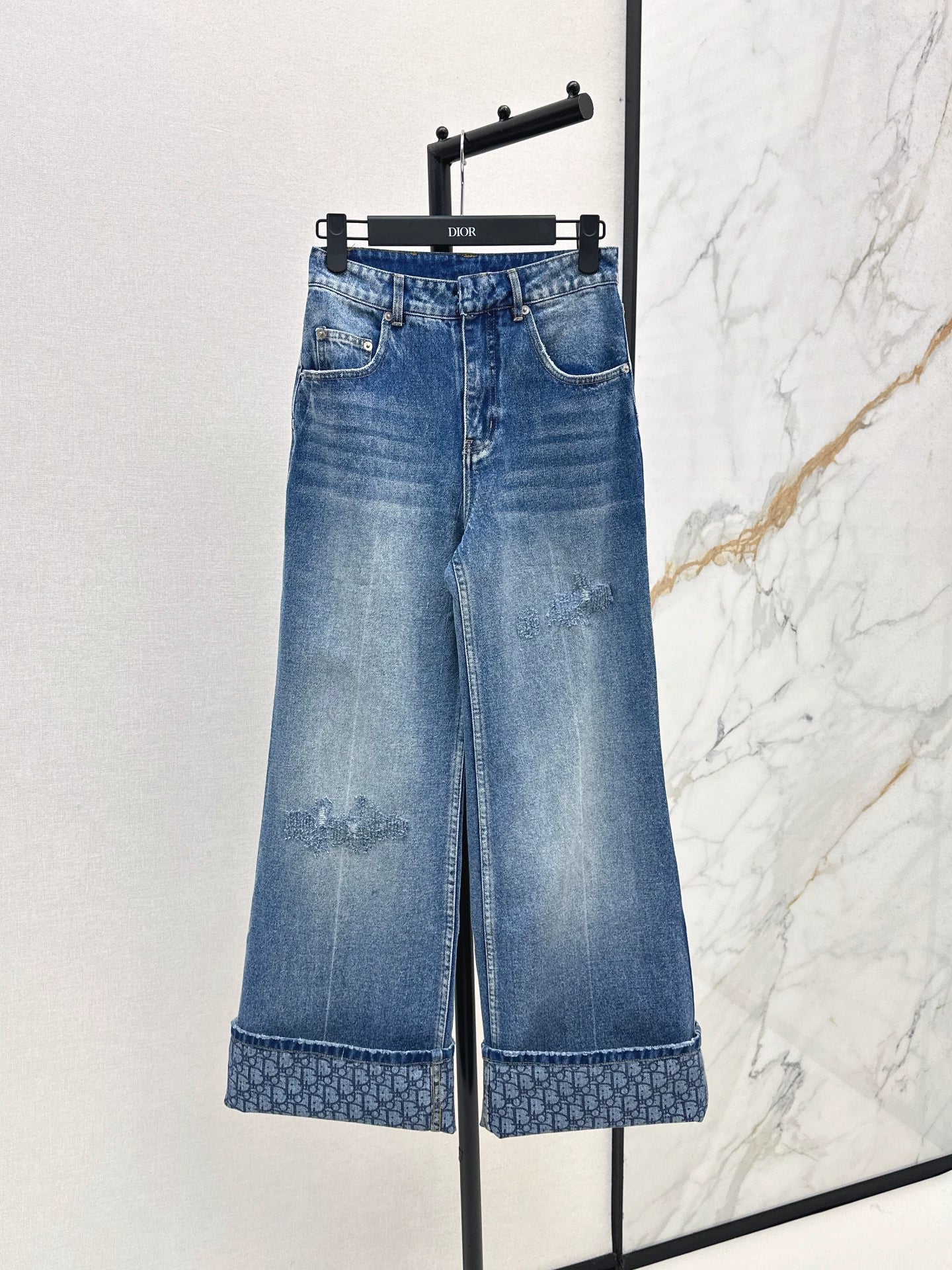 D 25 Damaged loose jeans