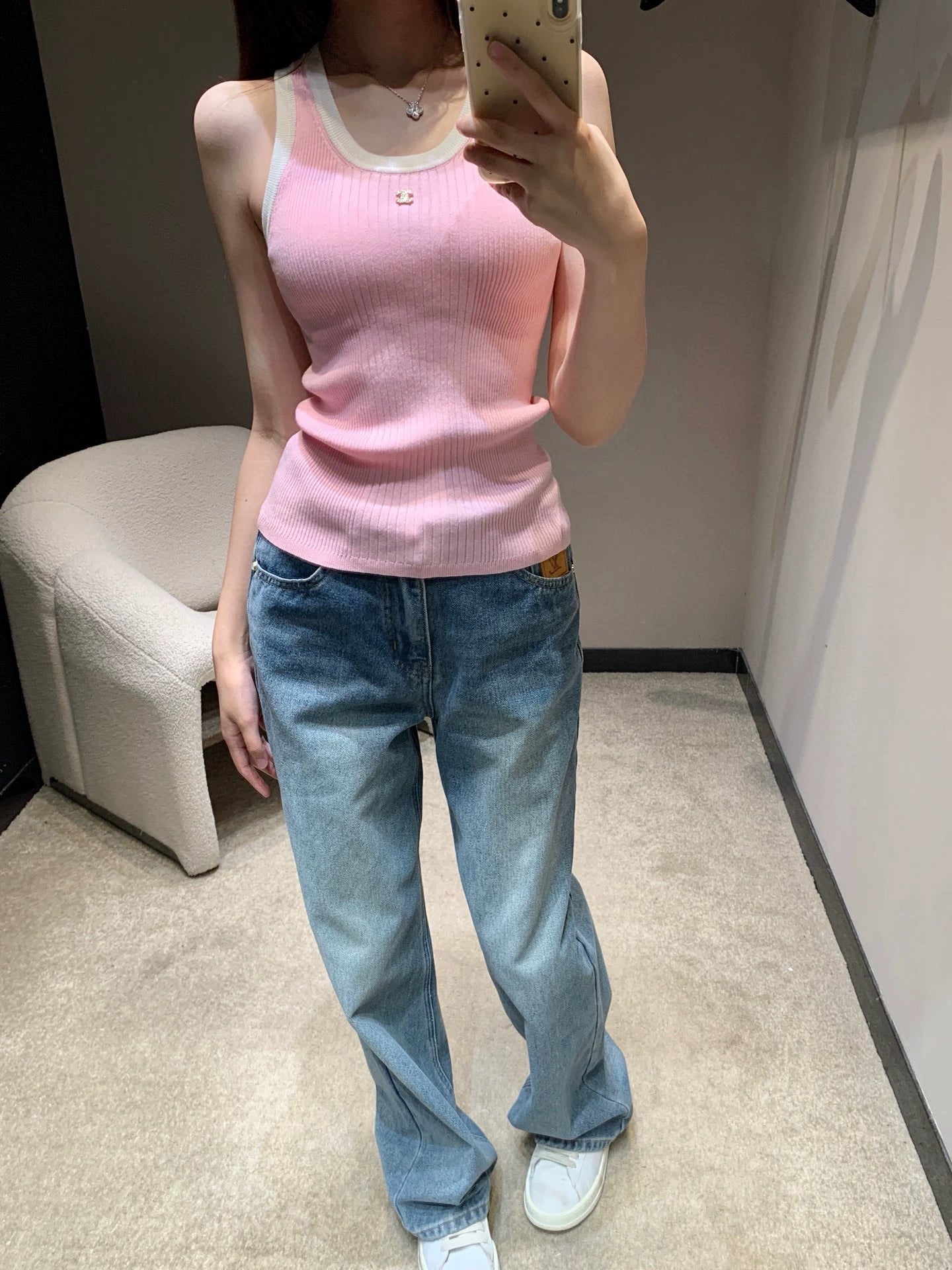 C 25 Vibrant Pink Slim Fit Knit Vest(Pink gray yellow)