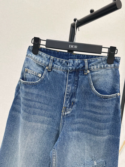 D 25 Damaged loose jeans