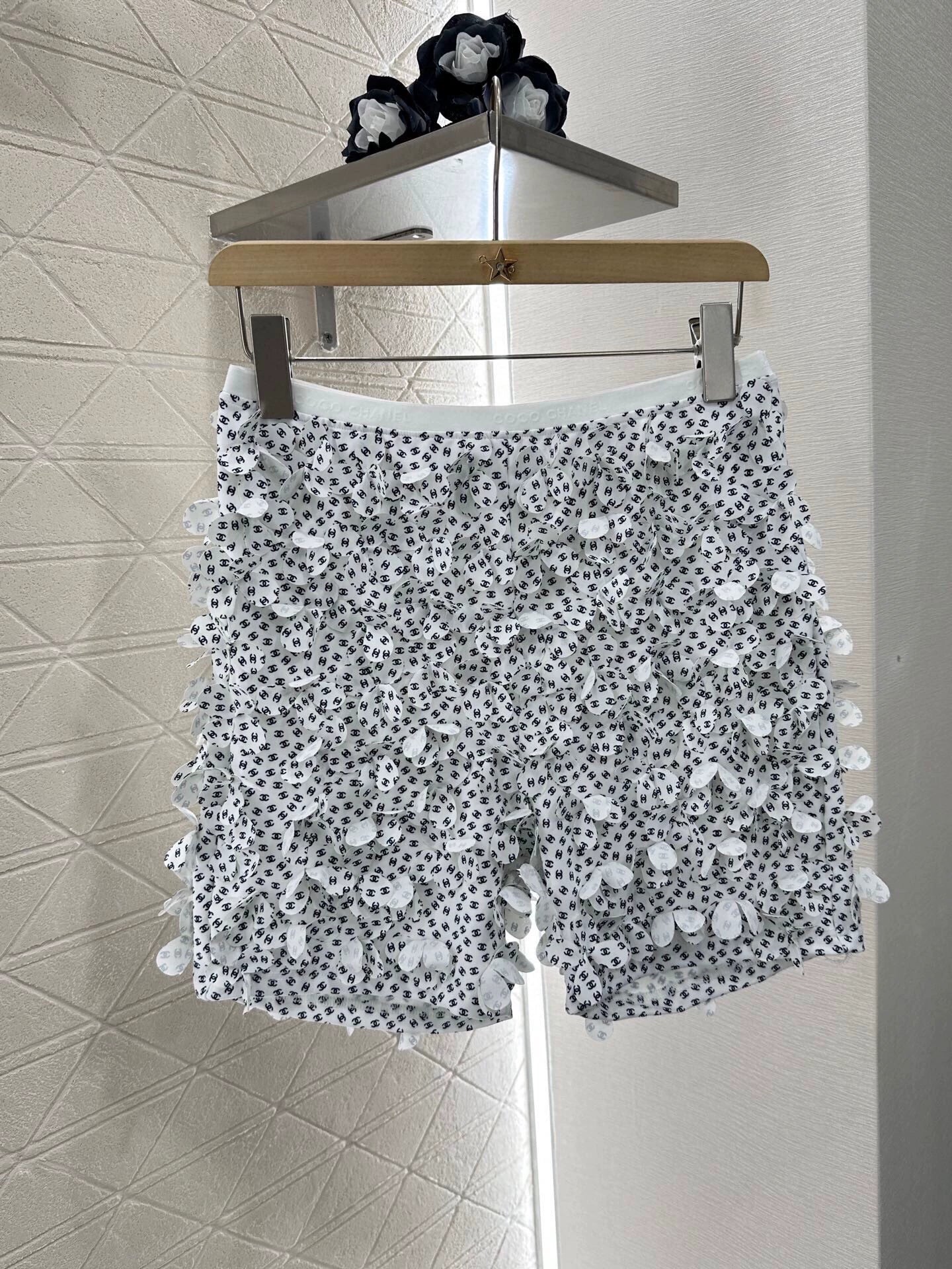 D 25 Petal high-waisted shorts