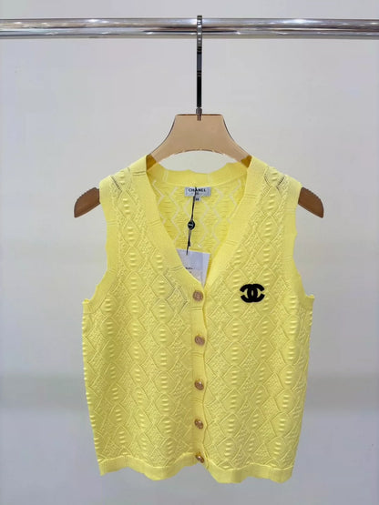 C 25 Summer new V-neck letter logo patch letter logo diamond button knitted vest