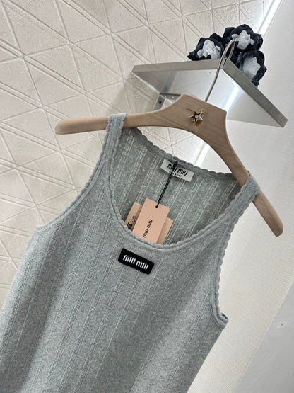 M 25 new lace knitted vest