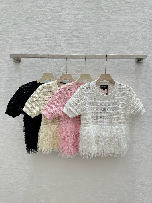 25 New Cutout Knit Splicing Tassel Metal Logo Vest