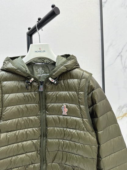 Mon 25fw New lightweight down jacket with detachable sleeves.