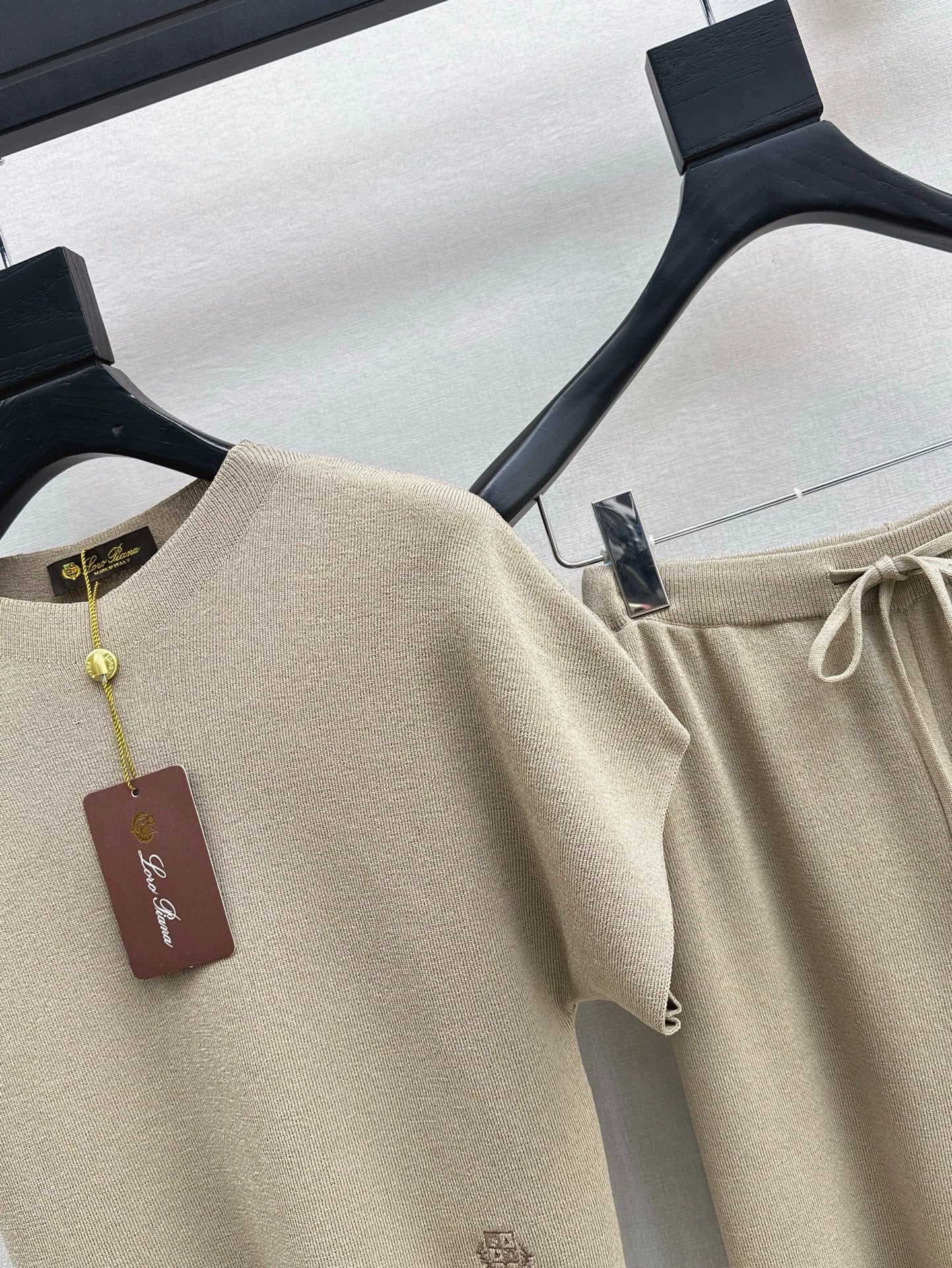 Lor 25 Frühling/Sommer Neuer High-End-Strickanzug im minimalistischen Stil 