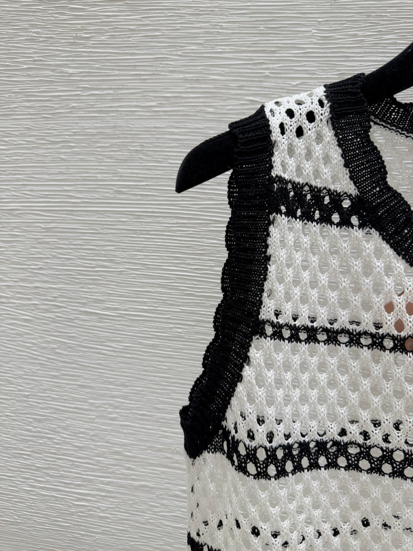 M 25 new striped logo hollow sleeveless knitted vest
