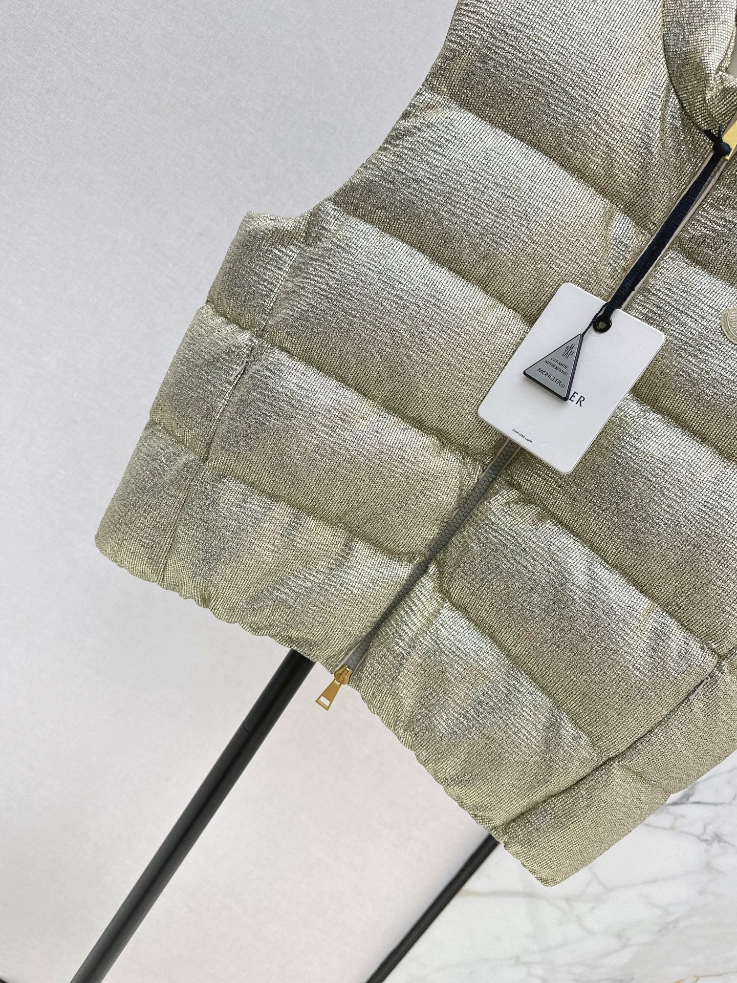 MON 25fw Silver stand collar down vest