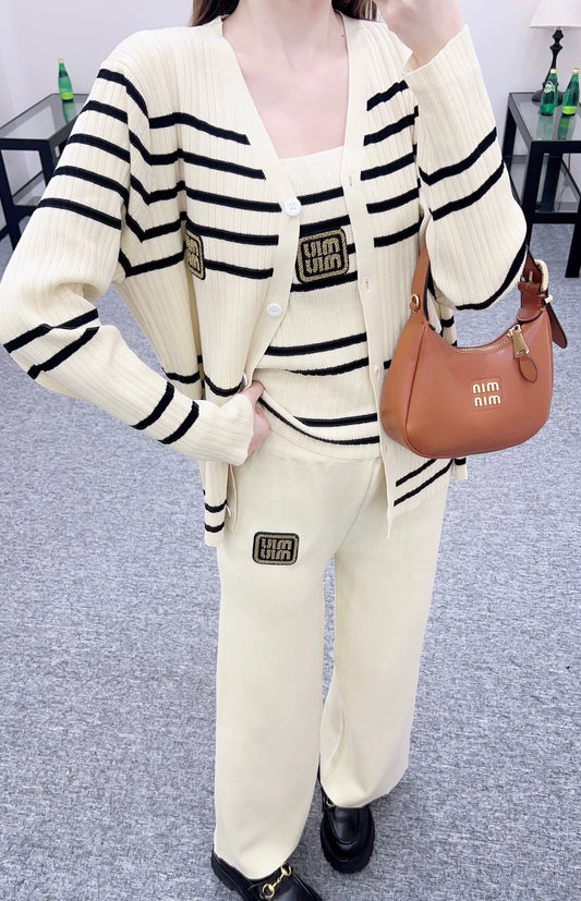 Mi 25 Three-piece suspender knitted cardigan and trousers set