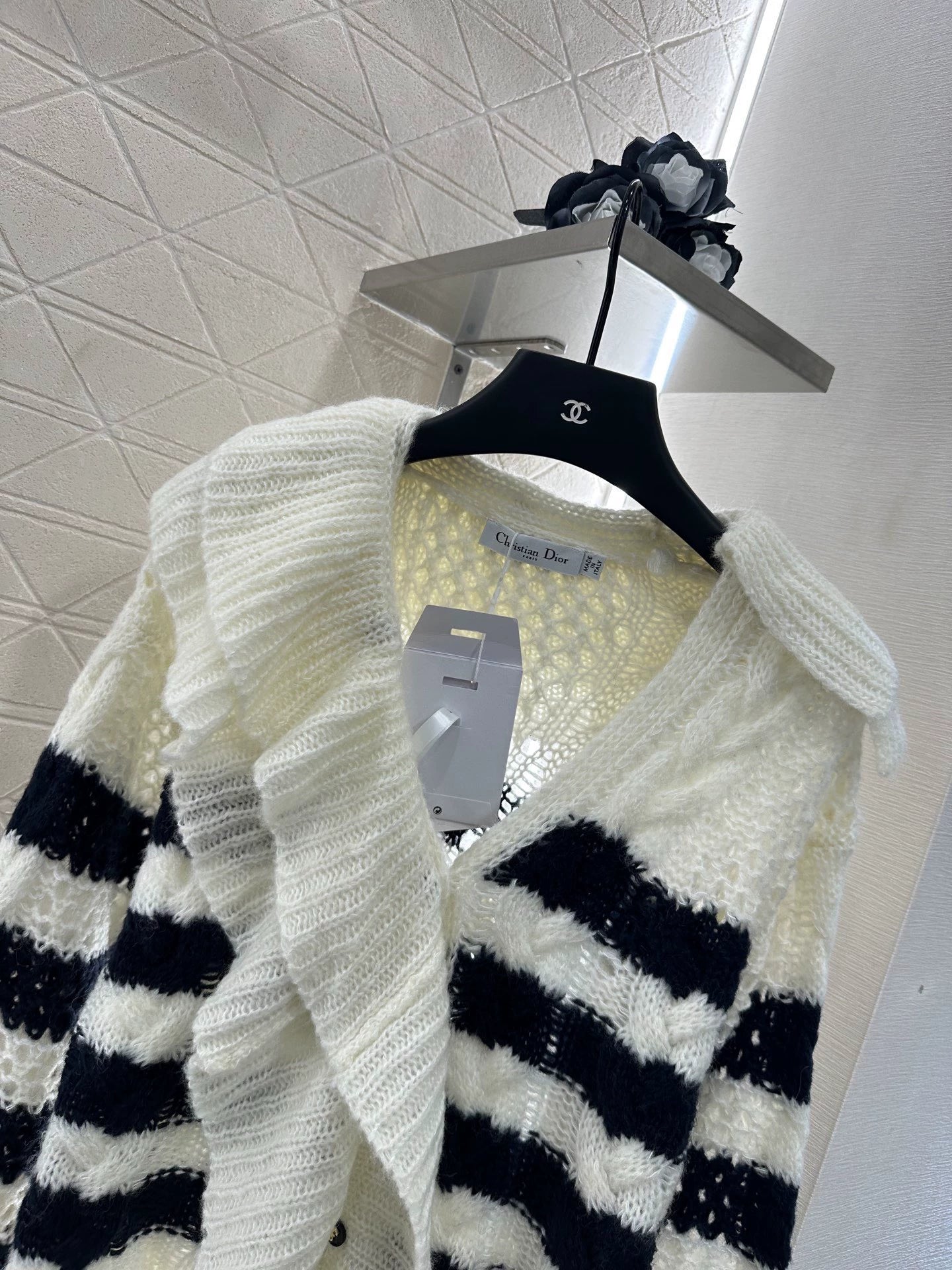 D 25 Irregular lace collar knit top