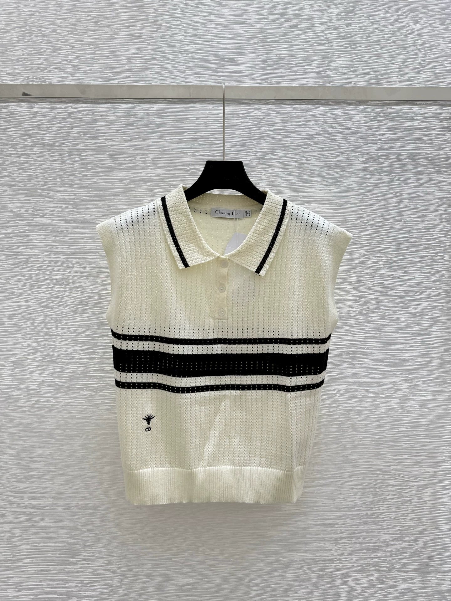 D 25 New Bee Embroidery Clashing Stripe Collar Sleeveless Knit Tank Top