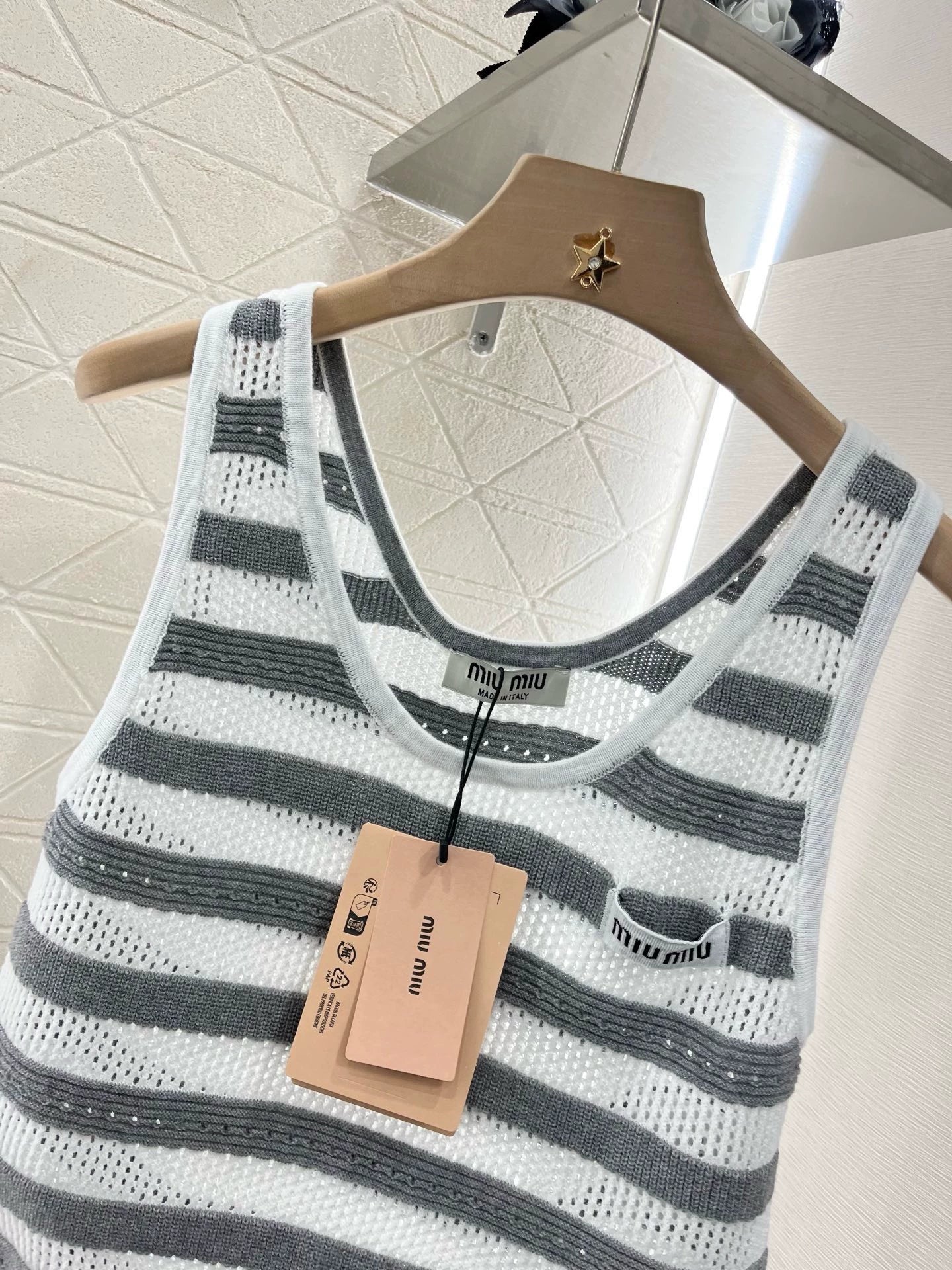 M 25 New Striped Cutout Knit Vest