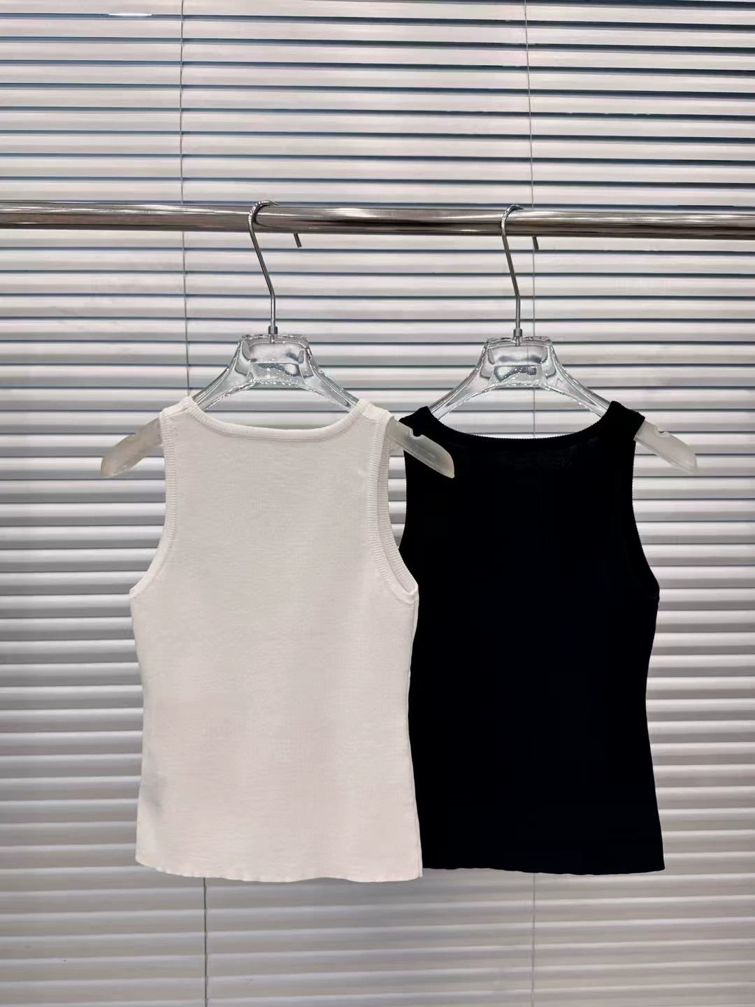Letter digital print elastic slim fit sleeveless knitted vest