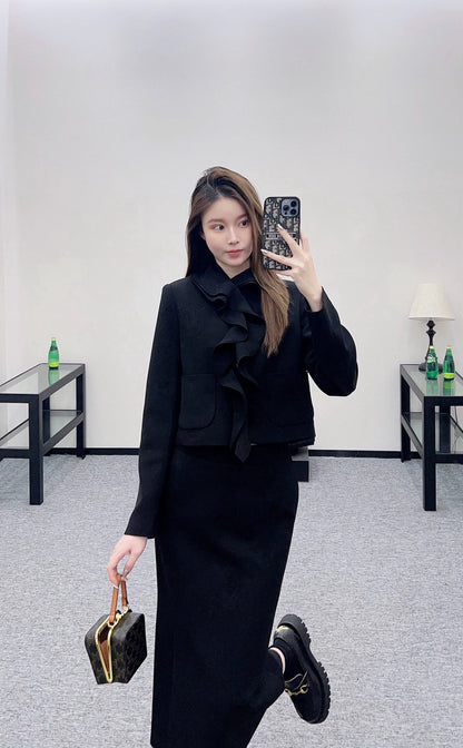 D 25 Fungus lace jacket and skirt suit