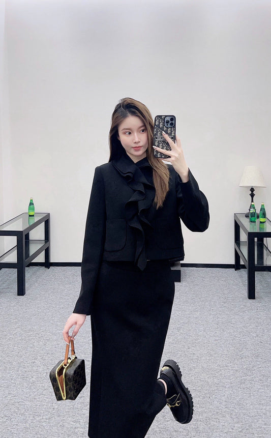 D 25 Fungus lace jacket and skirt suit