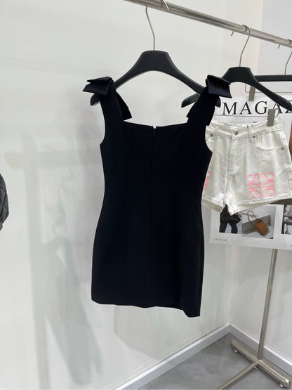 C 25 Shoulder bow black skirt