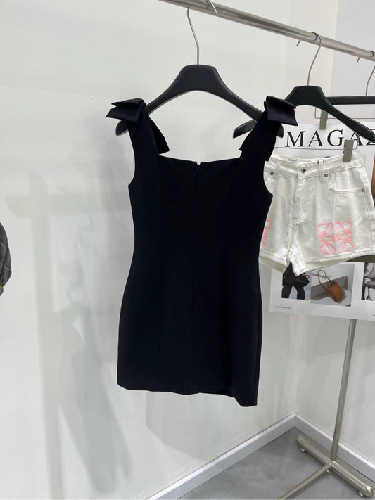 C 25 Shoulder bow black skirt