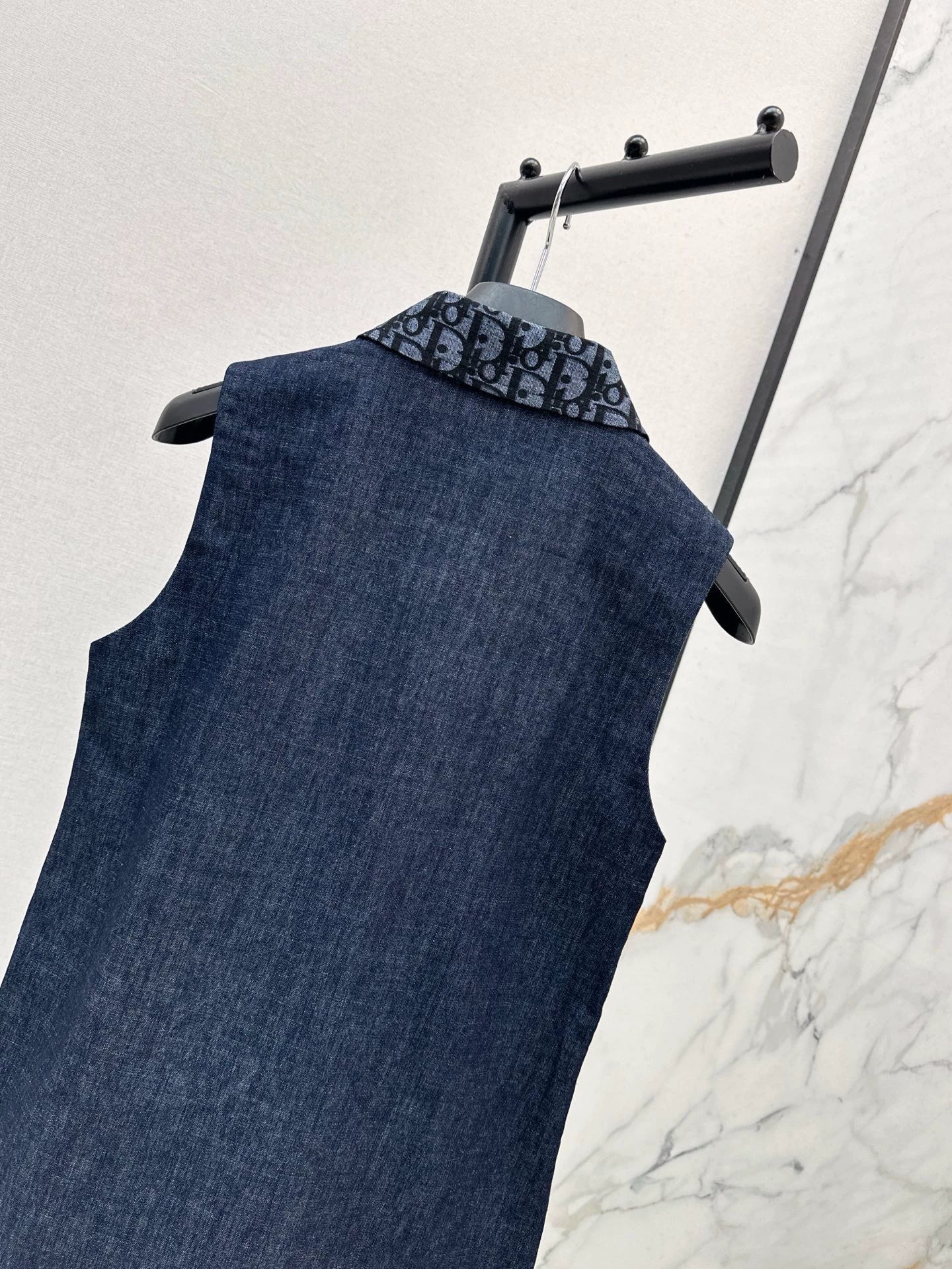 D 25 Spring/Summer Latest Lapel Sleeveless Dresses