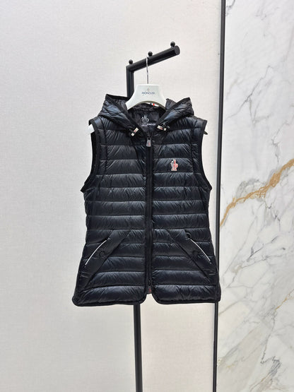 Mon 25fw New lightweight down jacket with detachable sleeves.