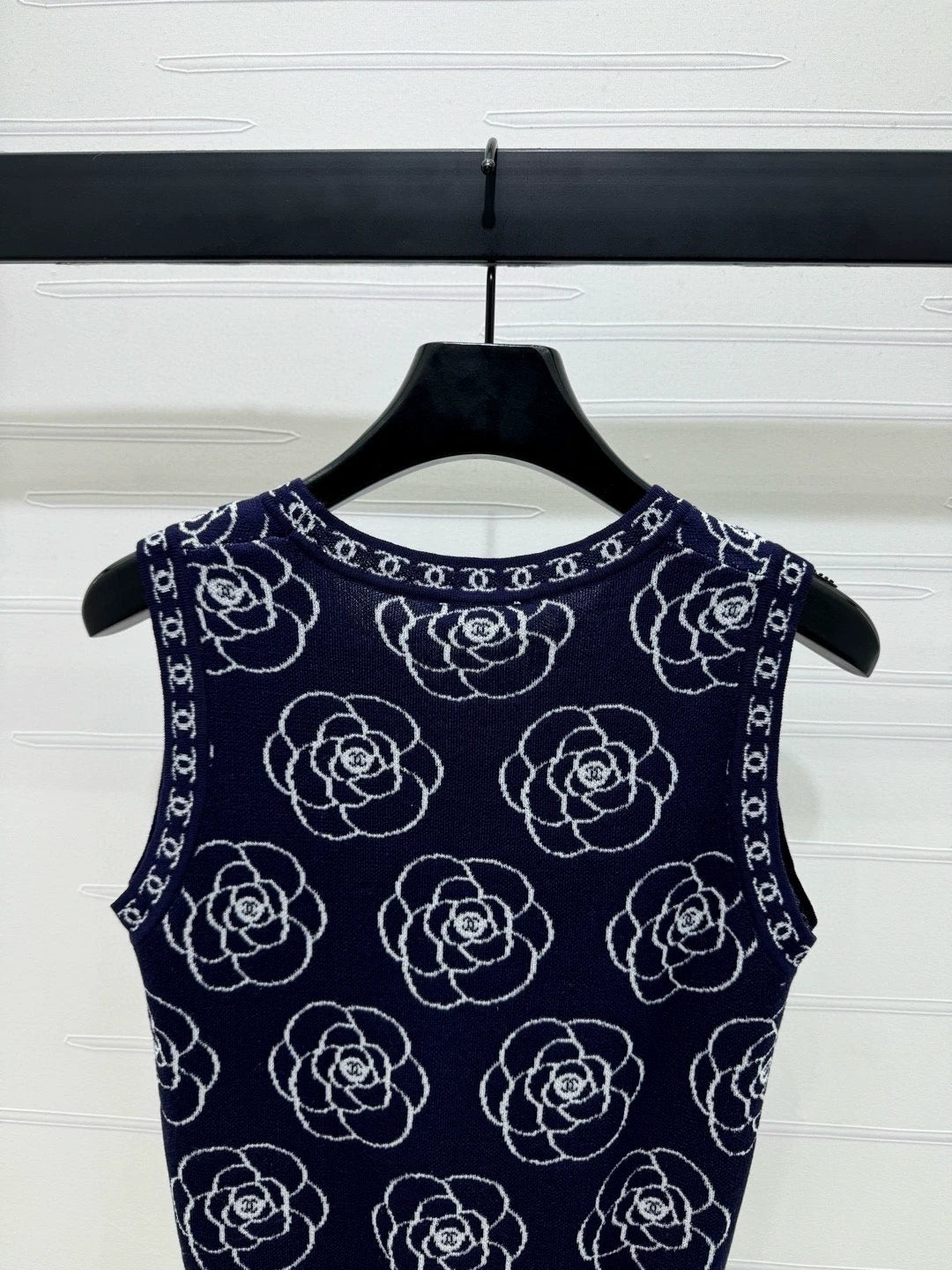 C 25 Camellia Jacquard Knit Vest