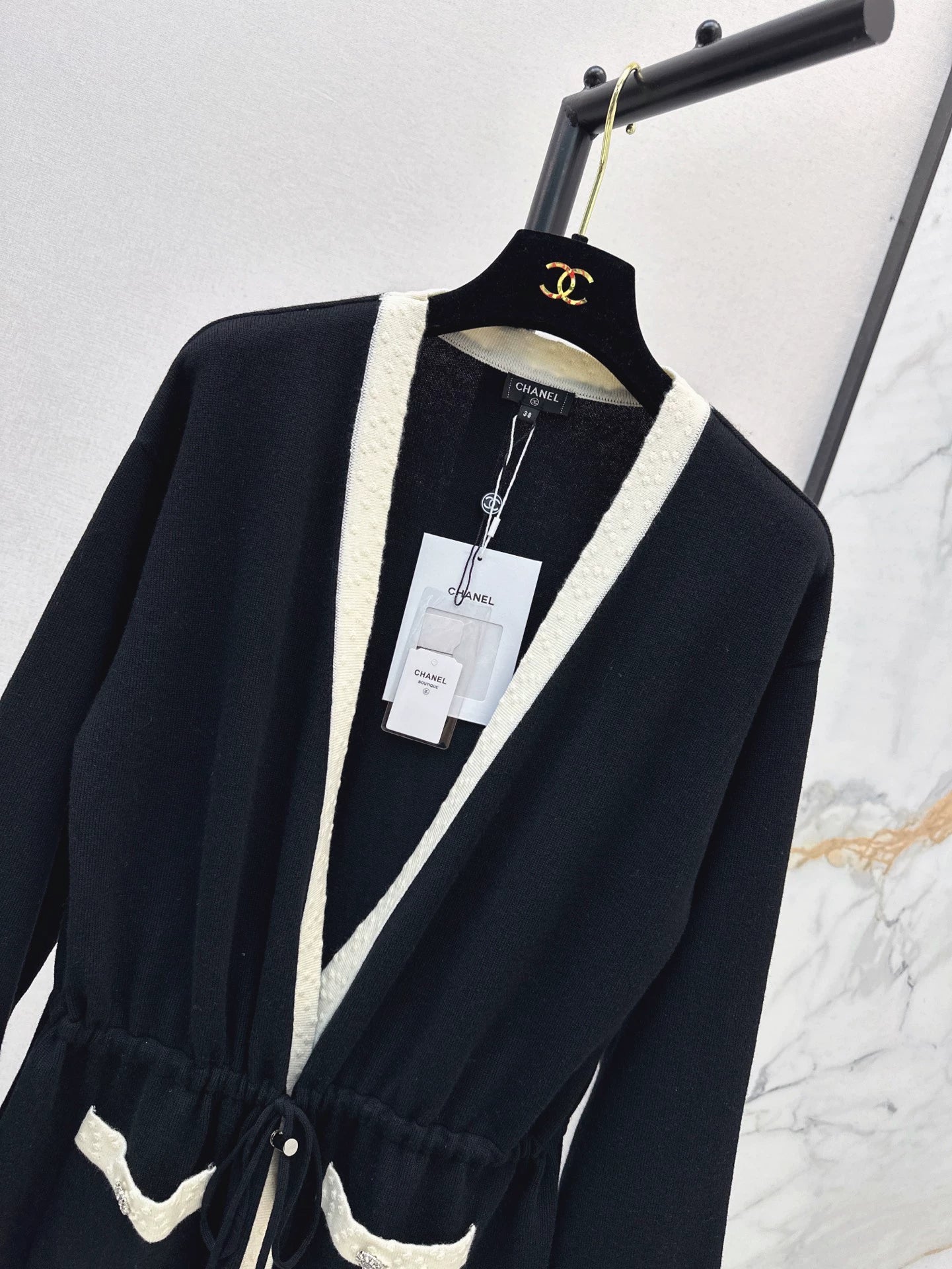 C 25 Black and white contrast knitted wool cardigan