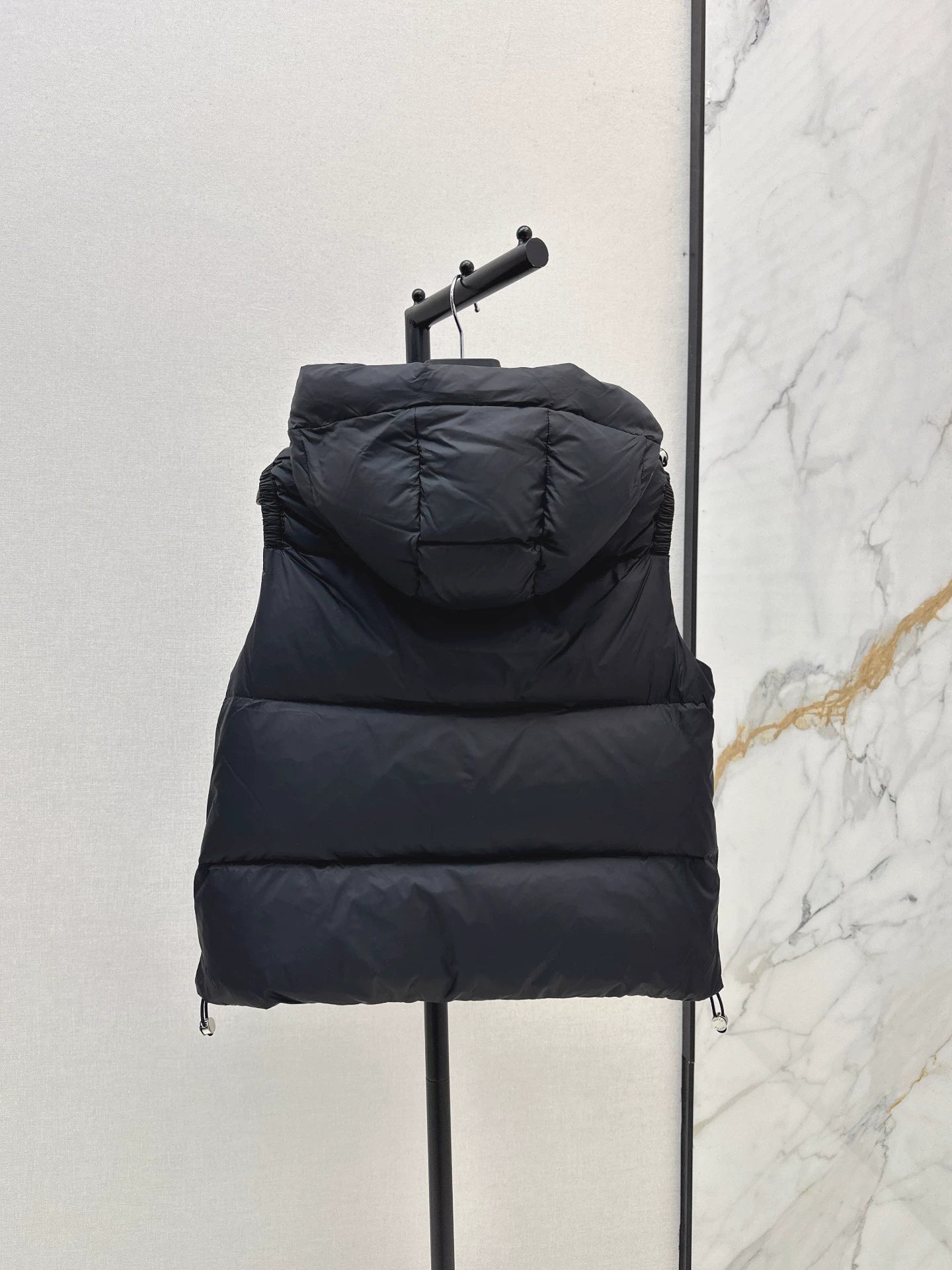 P 25fw hooded turtleneck down vest