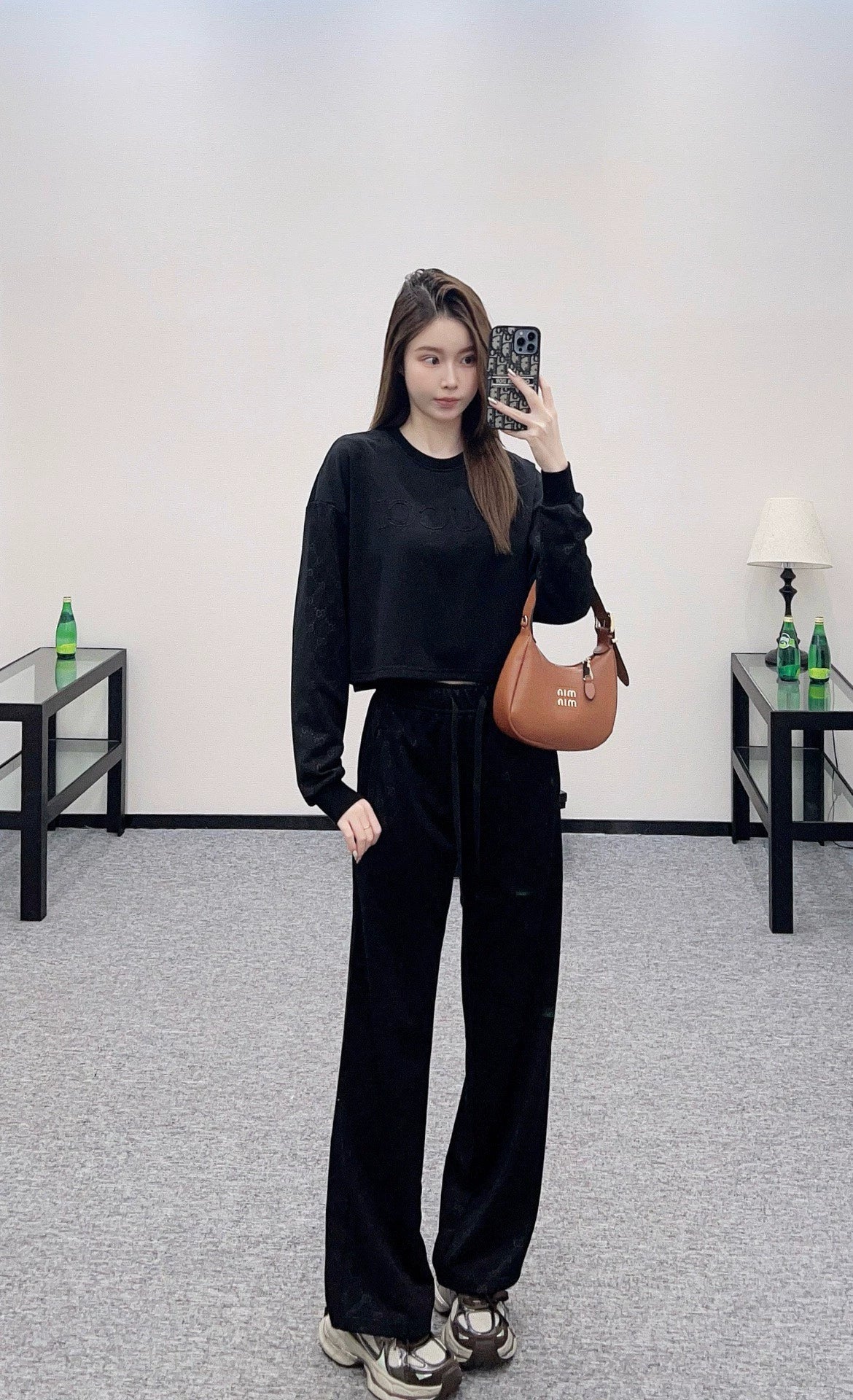 G 25 Round neck embroidered sweatshirt and trousers set