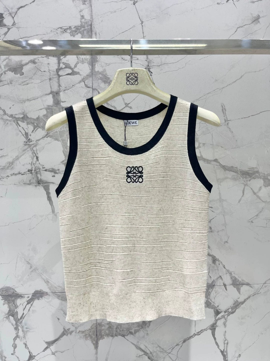 LO 25 New Embroidered knit sleeveless undershirt