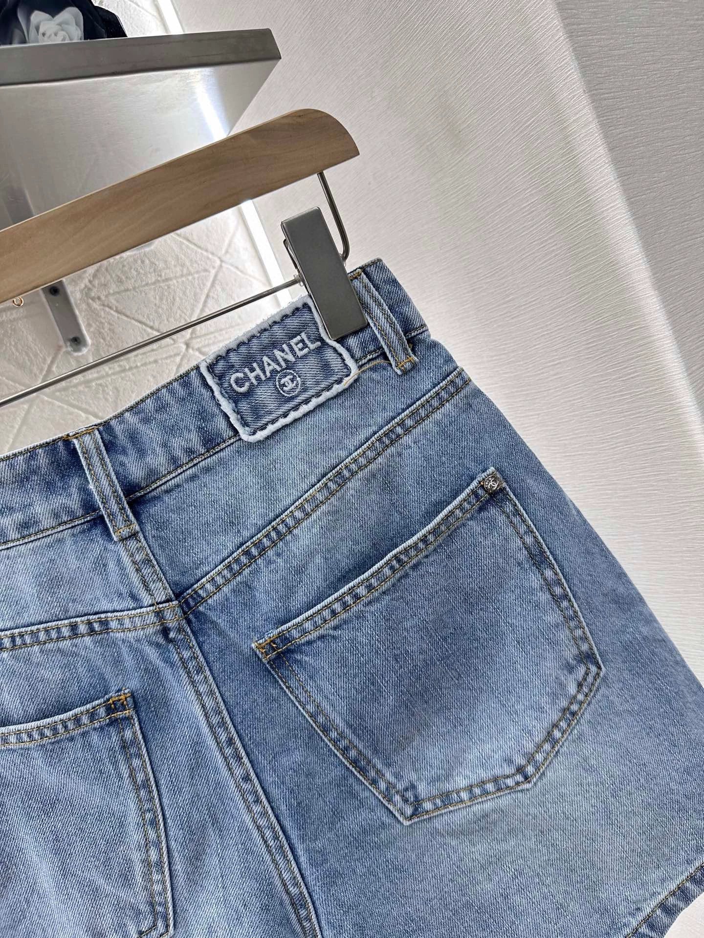 C 25 High waist washed denim shorts